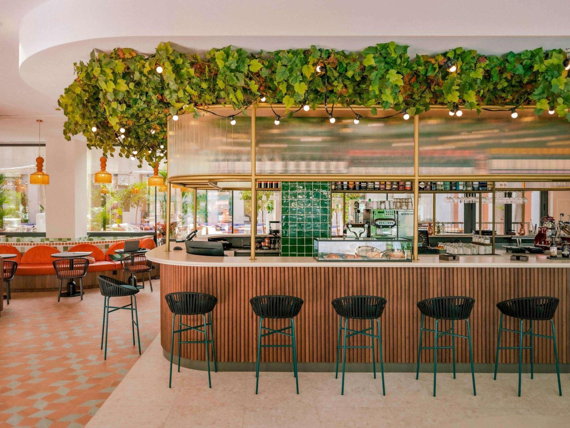 Ibis Styles Sevilla City Santa Justa Bagian luar foto