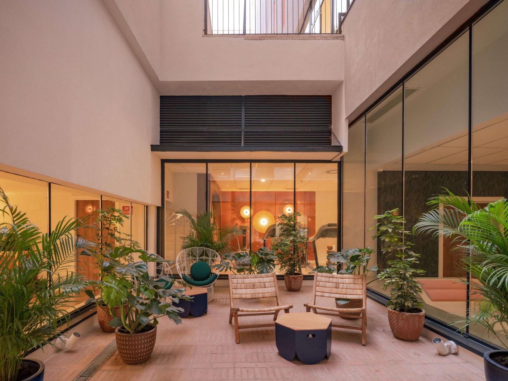 Ibis Styles Sevilla City Santa Justa Bagian luar foto