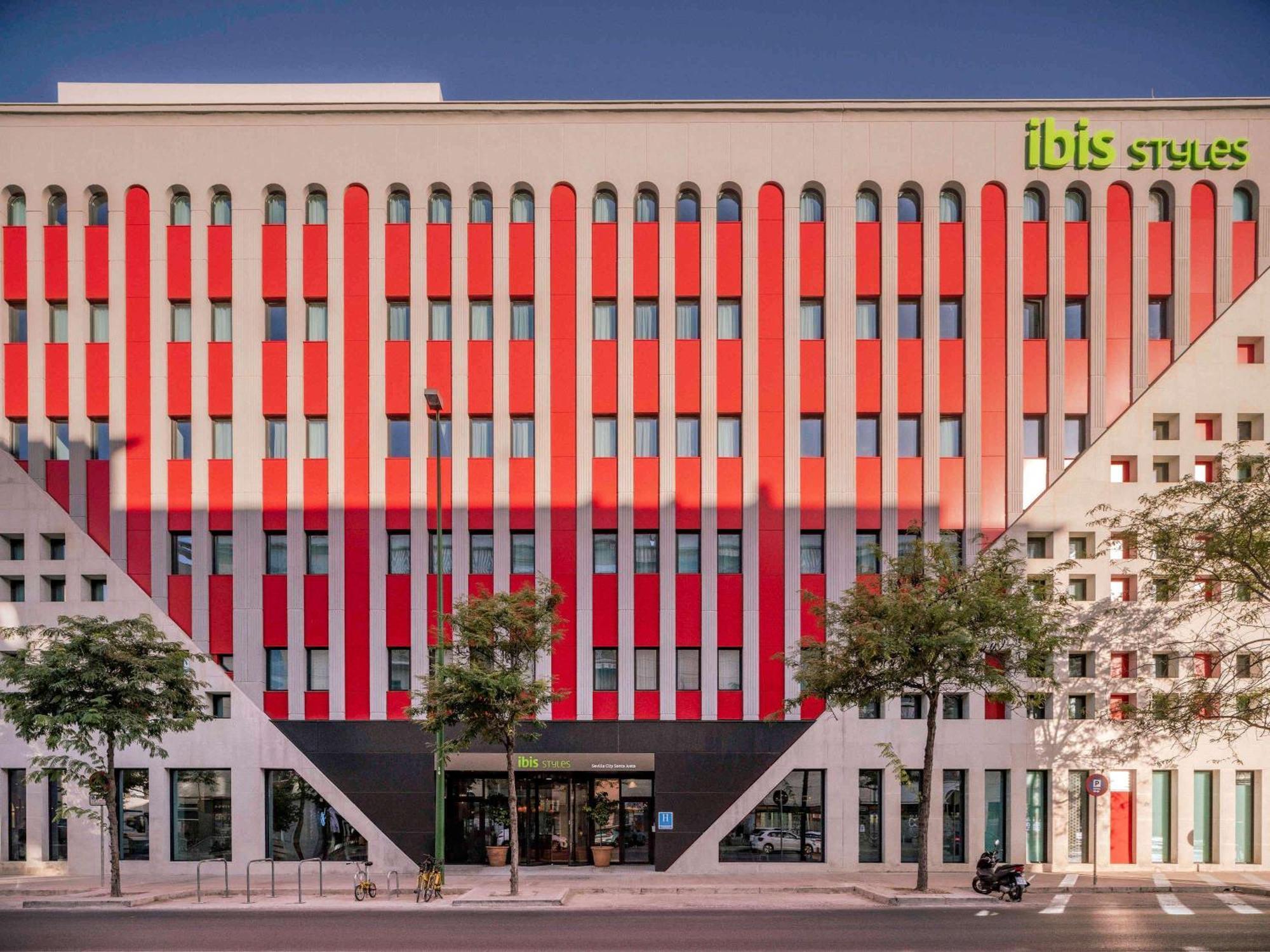 Ibis Styles Sevilla City Santa Justa Bagian luar foto