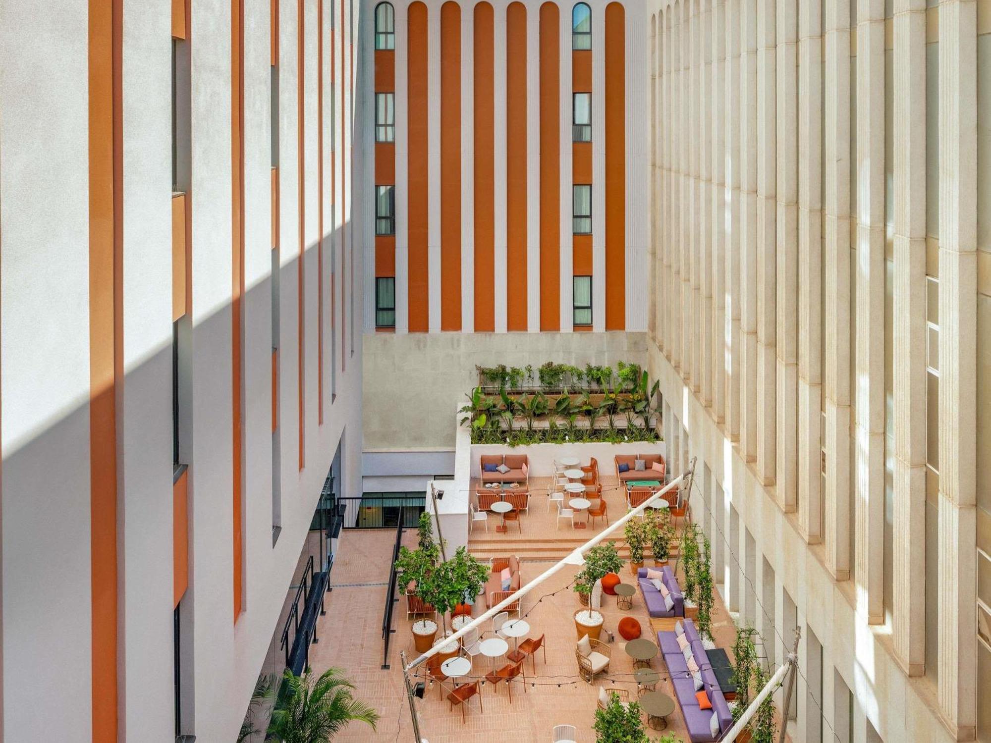 Ibis Styles Sevilla City Santa Justa Bagian luar foto