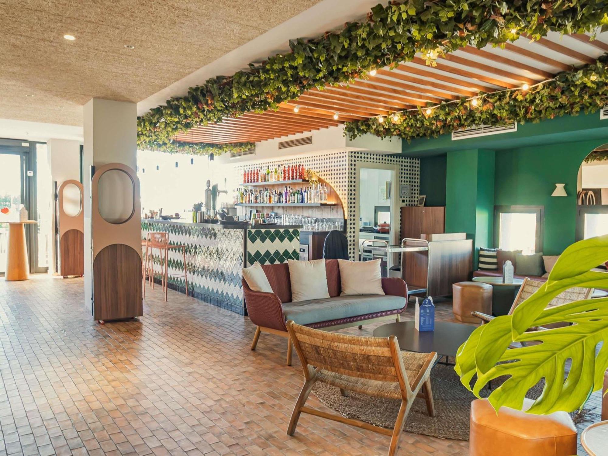 Ibis Styles Sevilla City Santa Justa Bagian luar foto