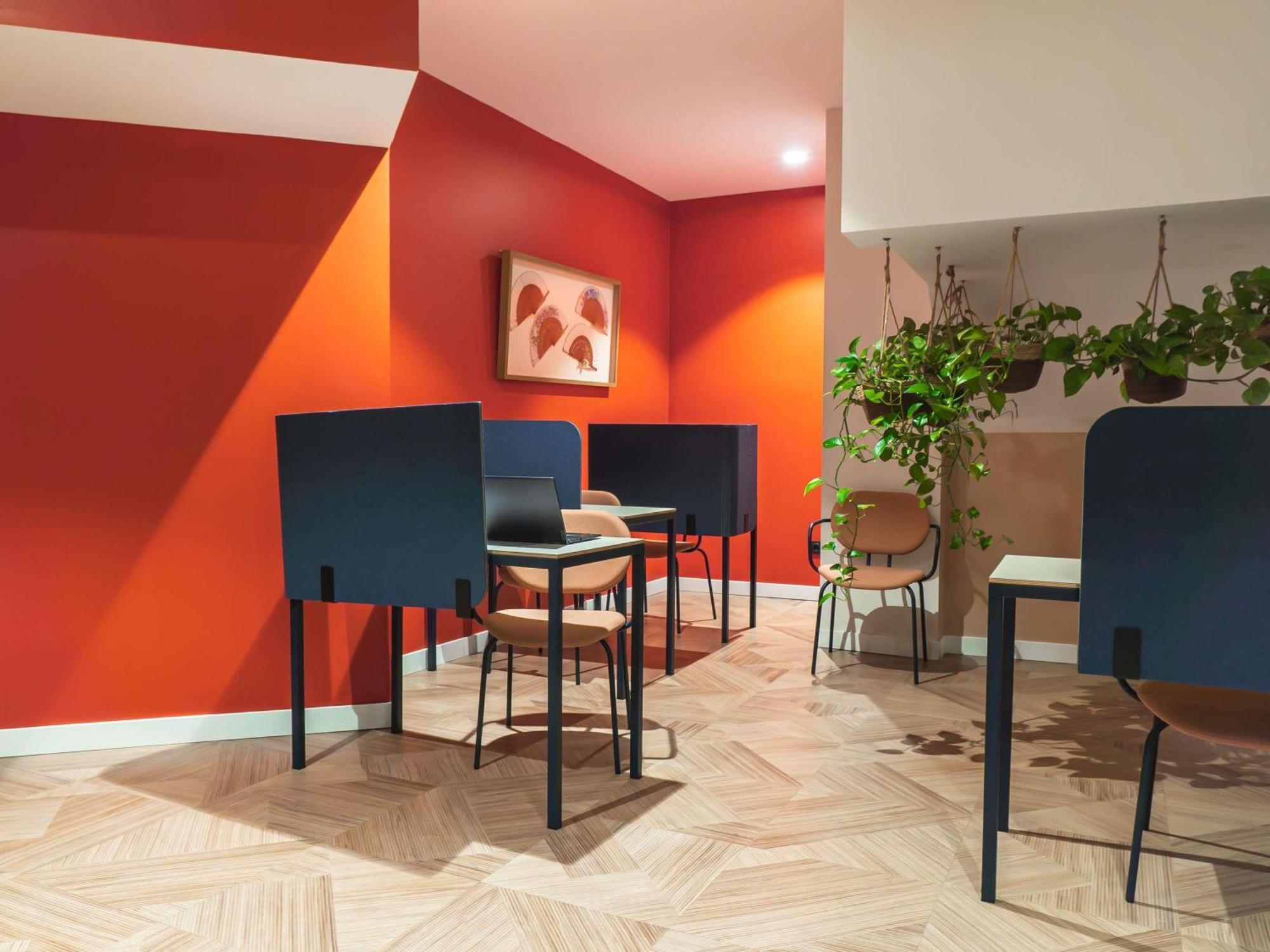 Ibis Styles Sevilla City Santa Justa Bagian luar foto
