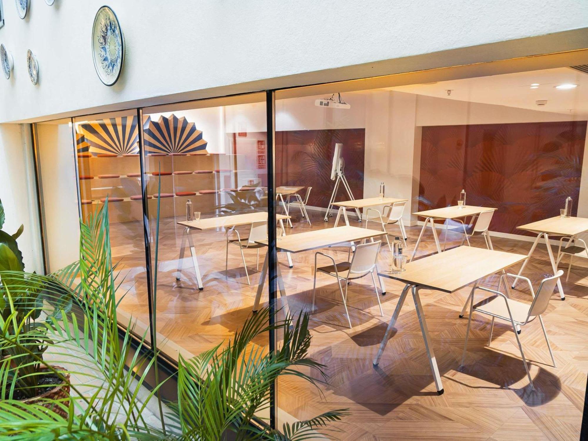 Ibis Styles Sevilla City Santa Justa Bagian luar foto
