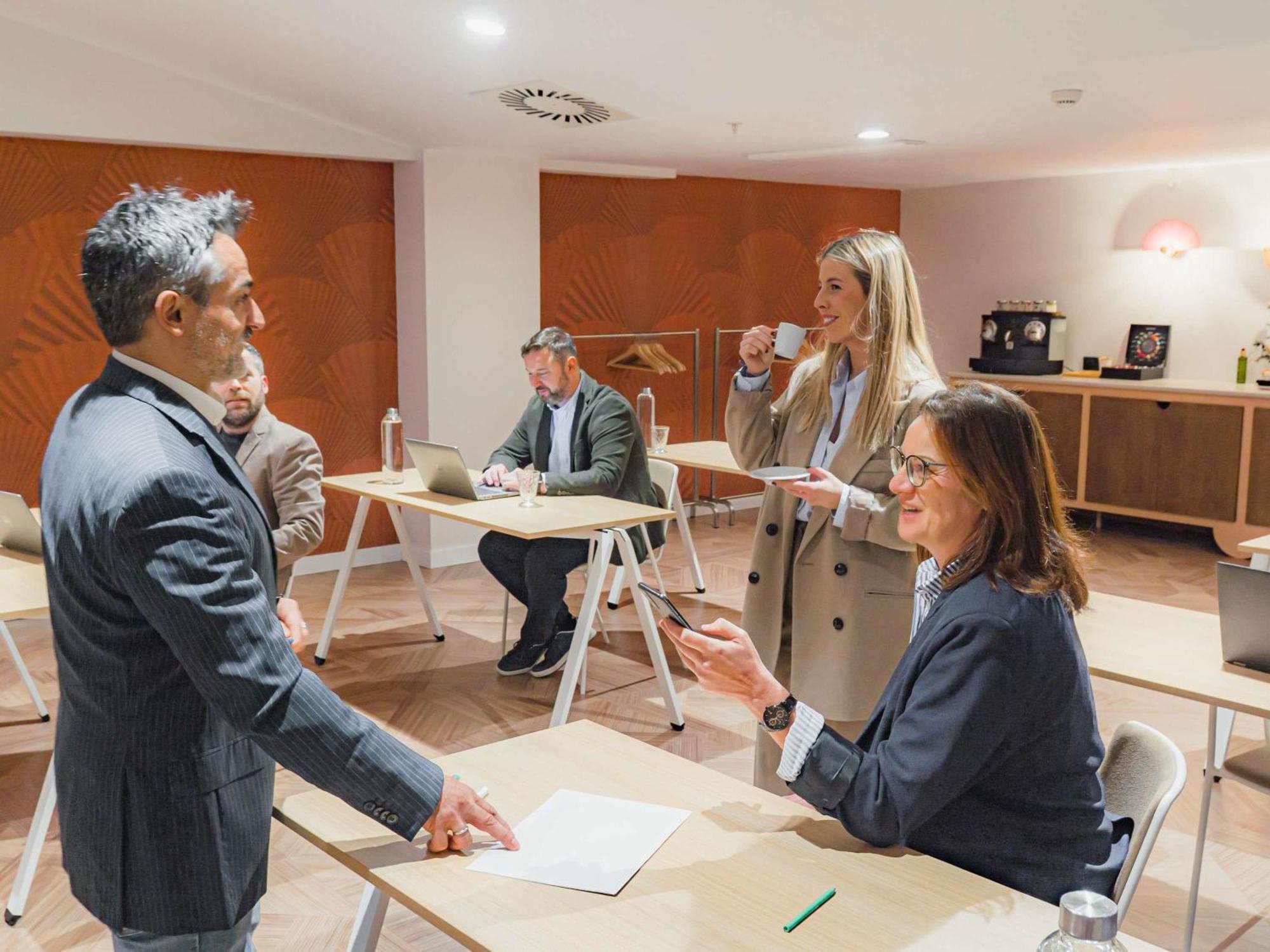 Ibis Styles Sevilla City Santa Justa Bagian luar foto