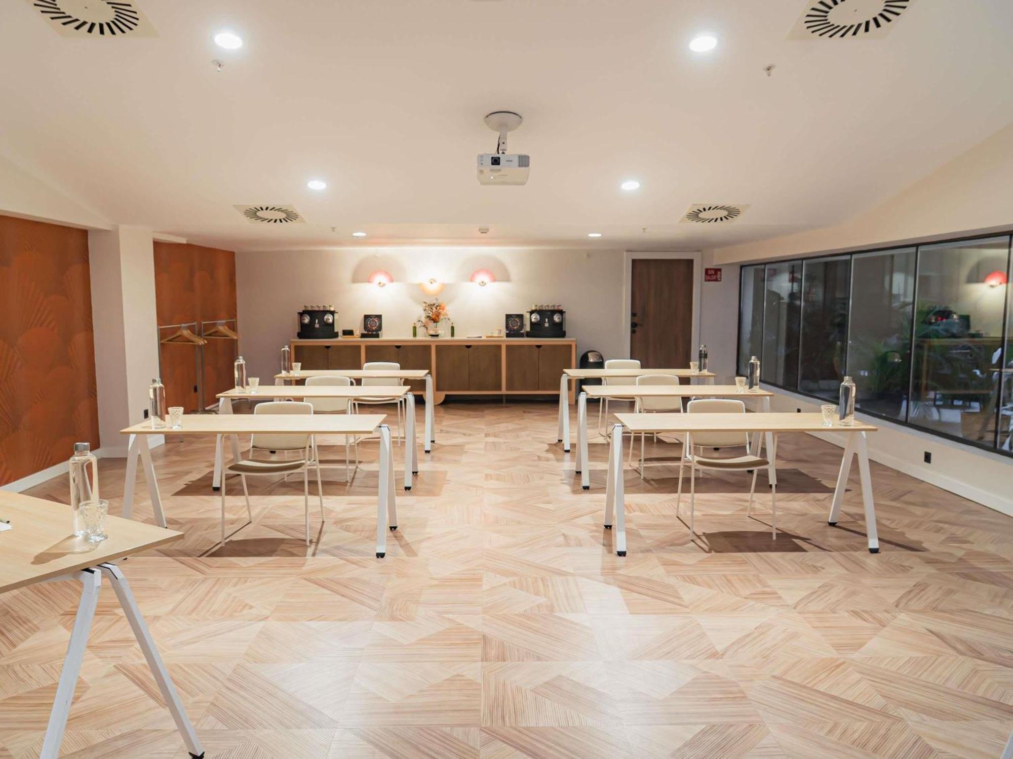 Ibis Styles Sevilla City Santa Justa Bagian luar foto