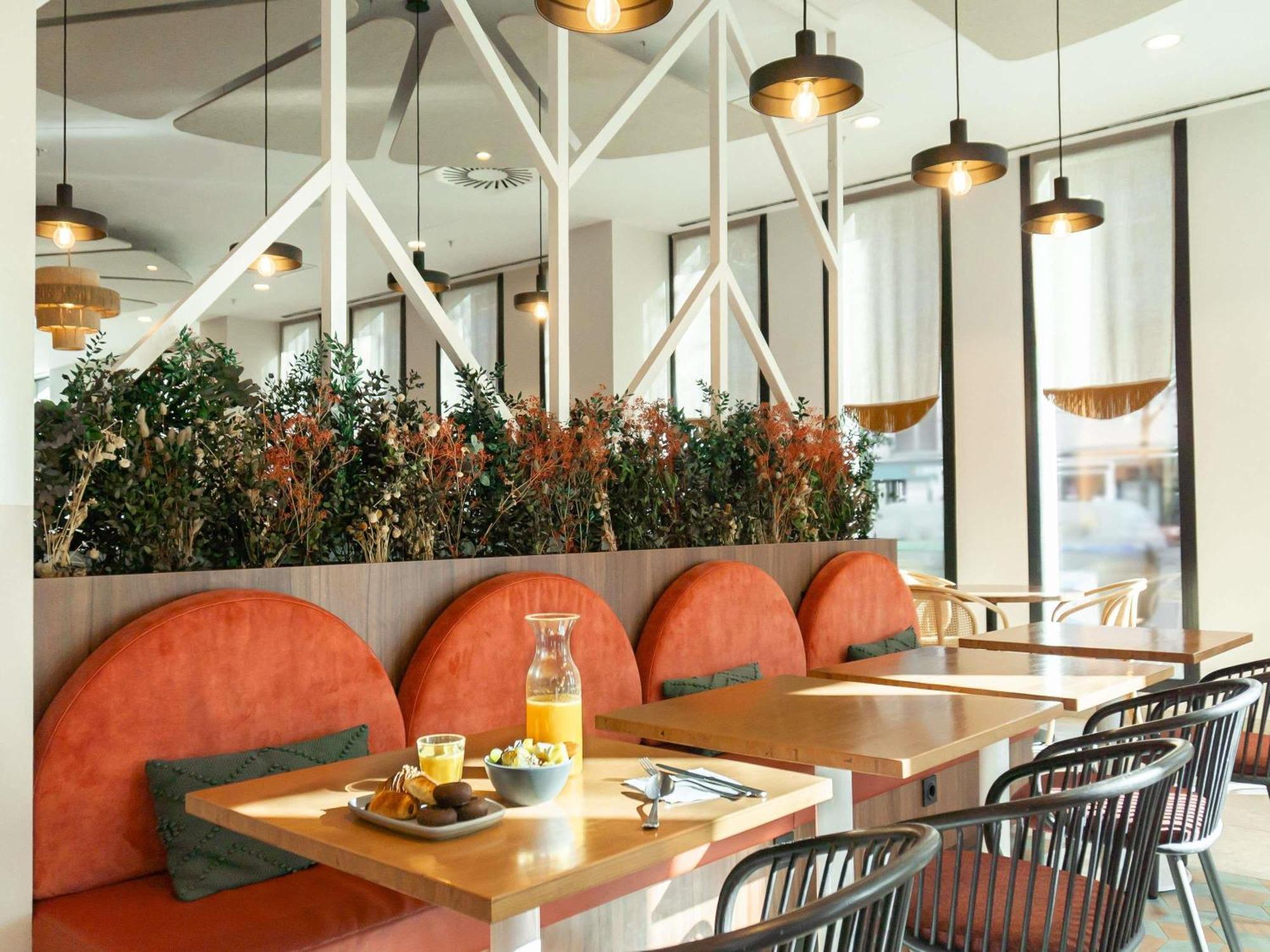 Ibis Styles Sevilla City Santa Justa Bagian luar foto