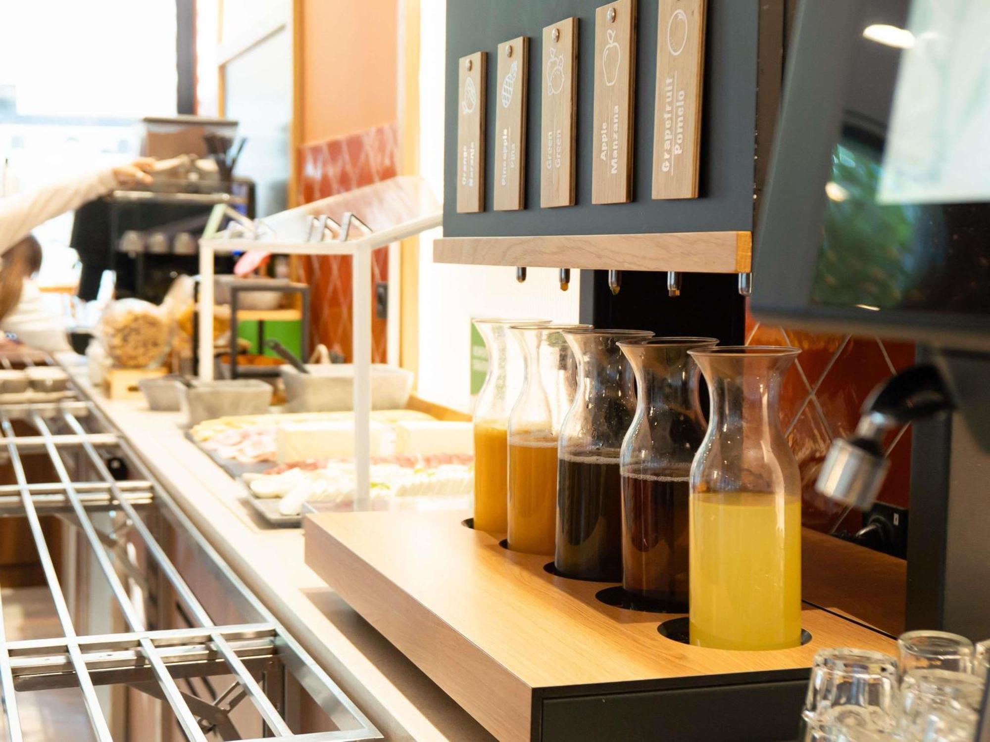 Ibis Styles Sevilla City Santa Justa Bagian luar foto