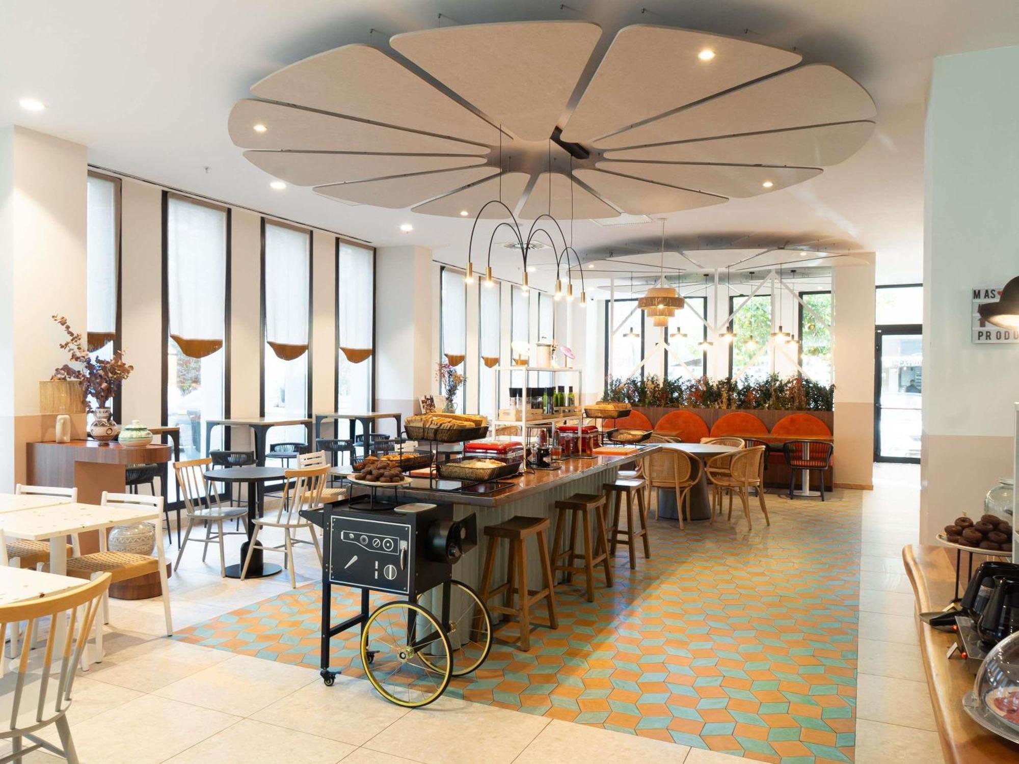 Ibis Styles Sevilla City Santa Justa Bagian luar foto
