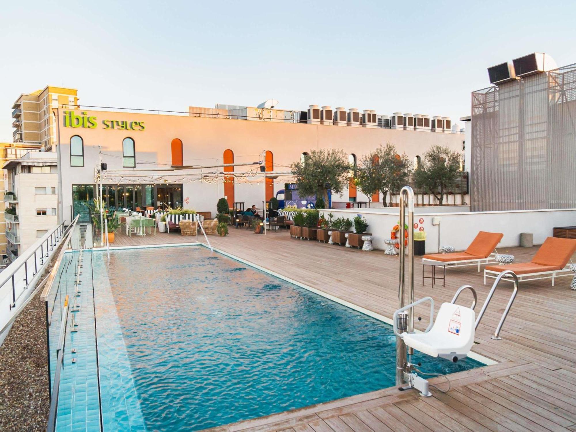 Ibis Styles Sevilla City Santa Justa Bagian luar foto